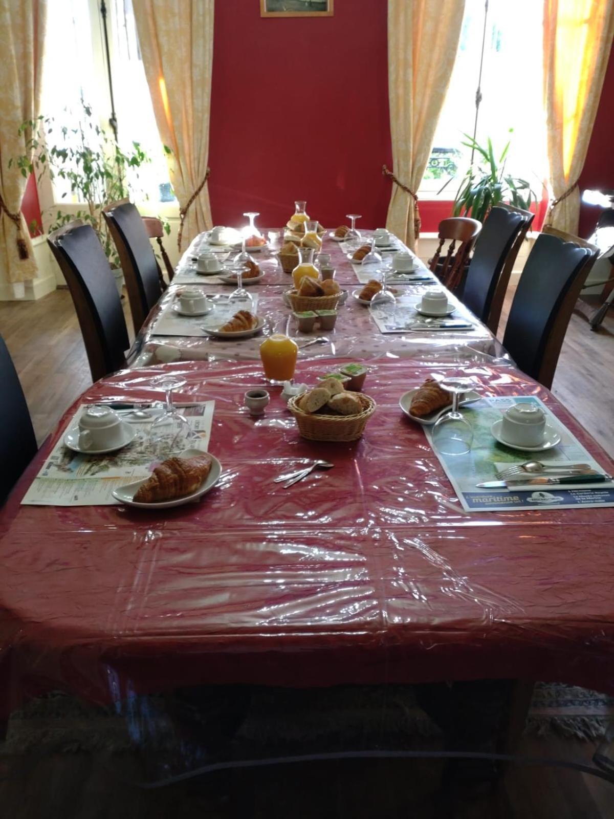 La Brasserie Chambre D'Hotes De Delphine Saulge Bagian luar foto